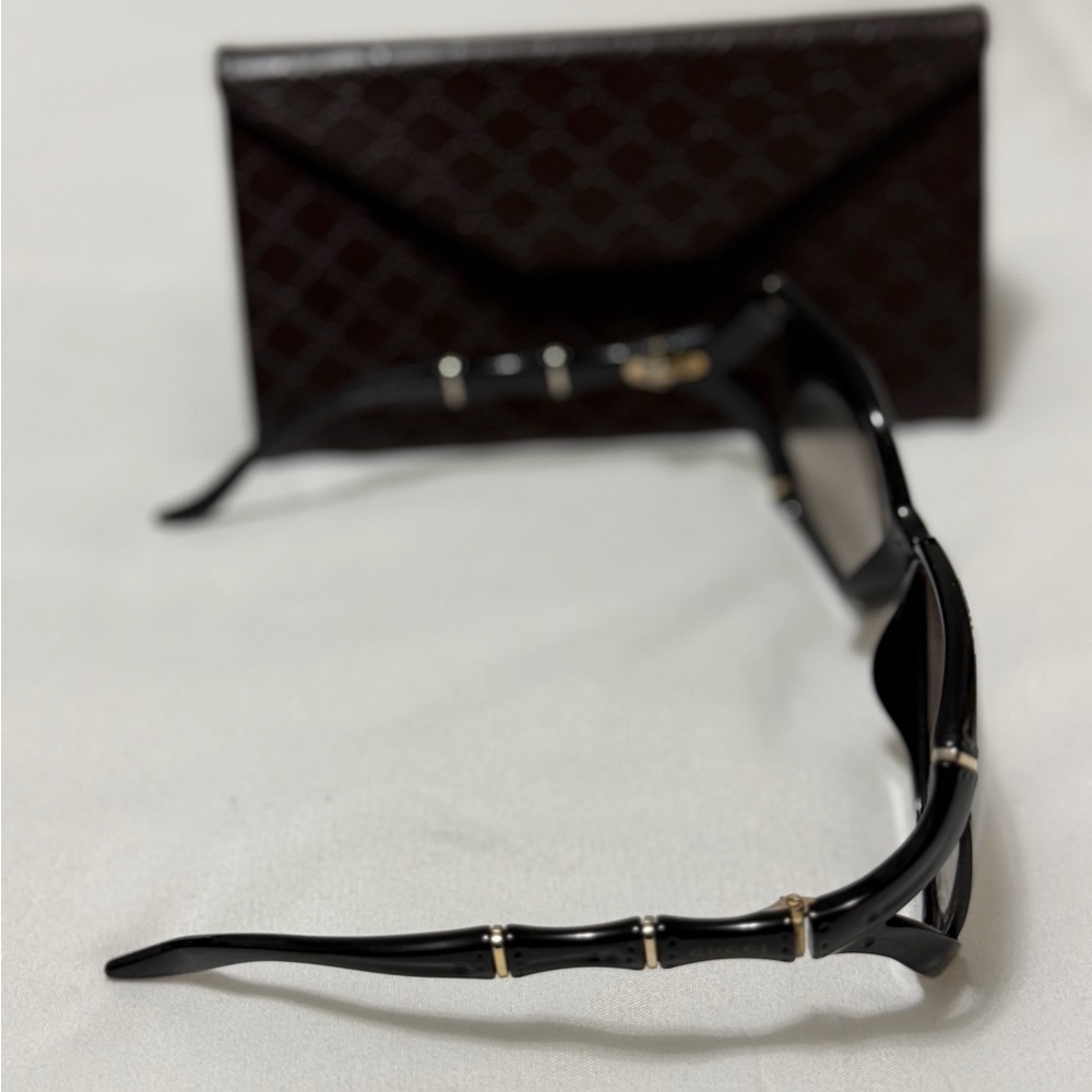 Gucci Women's Black Sunglasses - Picture 4 of 5
